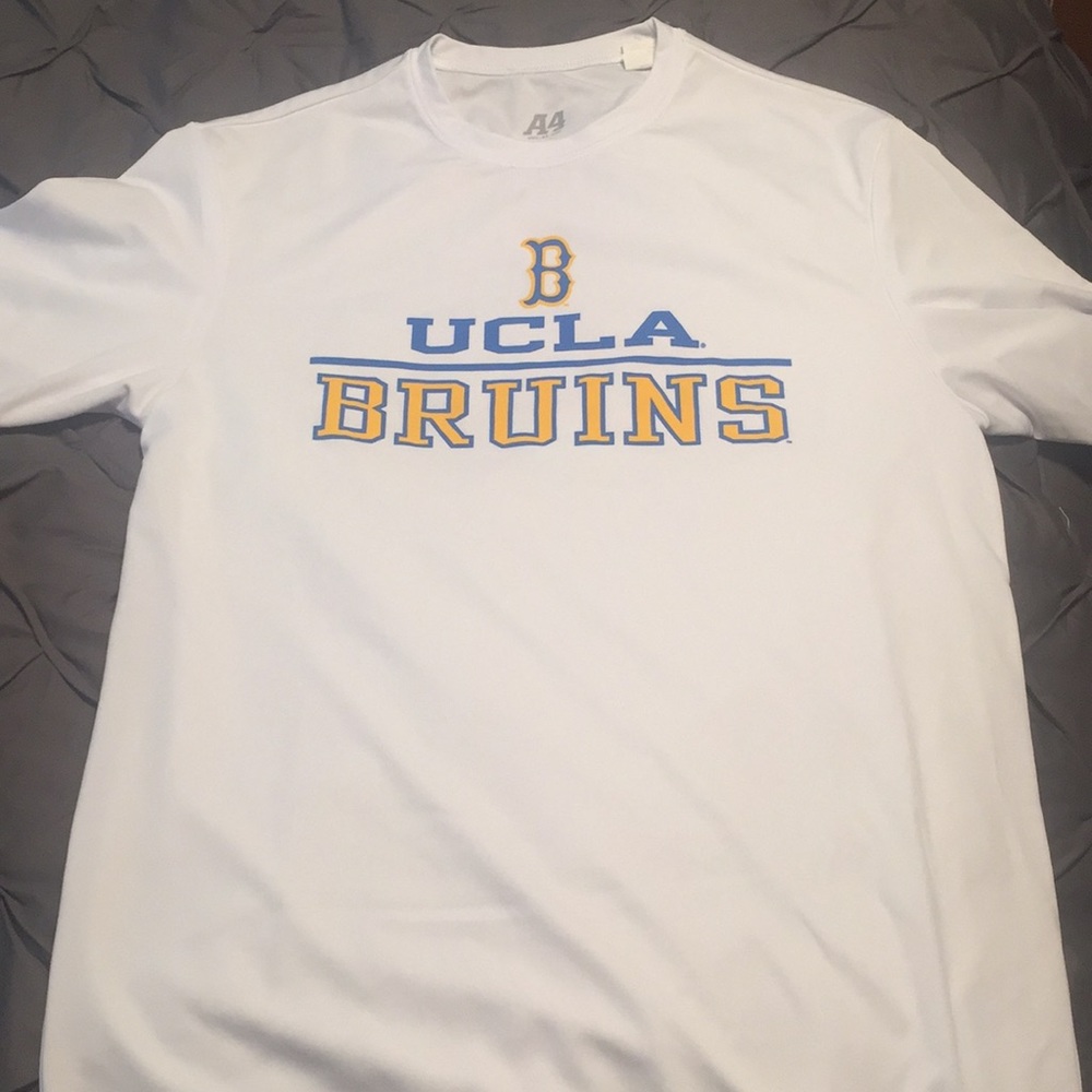 UCLA BRUINS. T SHIRT. SIZE MEDIUM. BARELY WORN